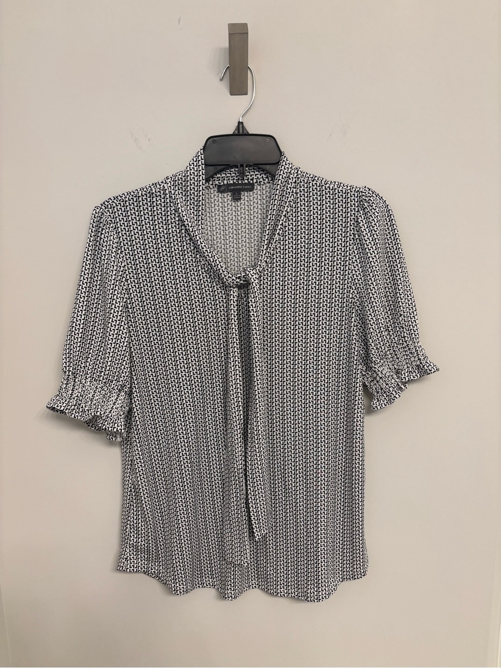 Adrianna Papell Black & White Tie-Neck Puff Sleeve Blouse